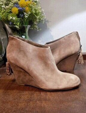 Anne Klein 7.5 Booties Taupe Suede Leather Wedge Heels Zip Tassel Ankle Boots